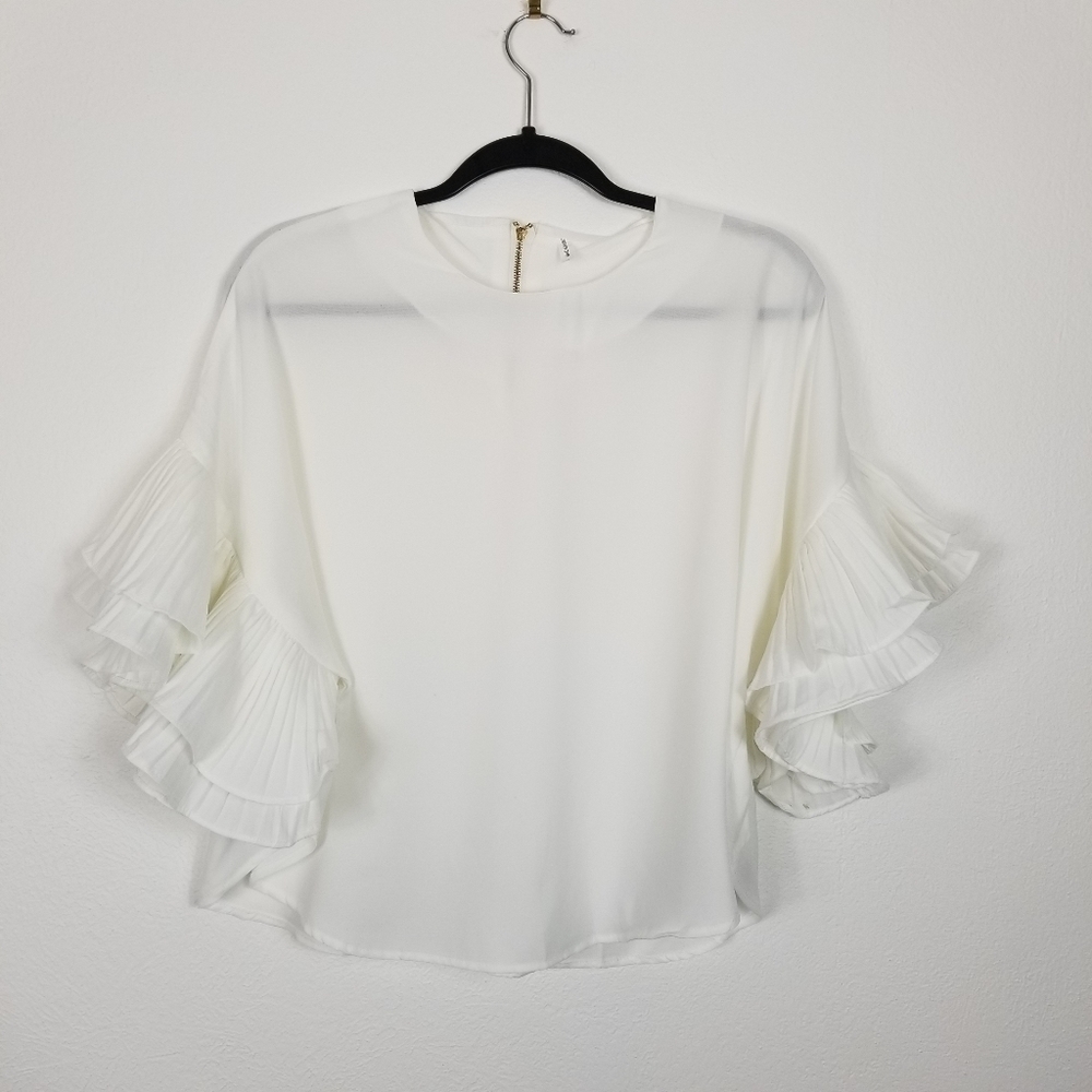DOLEMAN SLEEVE TOP WITH PLEATED DETAIL SLEEVES
